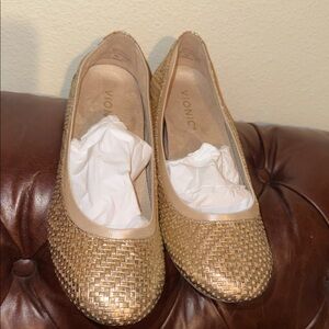 Vionic Women's Gold Woven Loafers